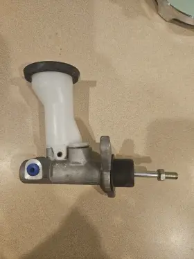 Cm450020 Auto Plus 96-02 Toyota Tacoma Clutch Master Cylinder With Reservoir