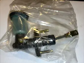 E100118 Eis Clutch Master Cylinder
