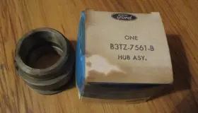 B3tz-7561-b Ford 1953 Truck Clutch Release Bearing Hub