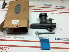 E8uz-7a543-b Ford Nos Clutch Master Cylinder 1988-1989 E-350 7.3l 7.5l
