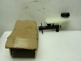 415616090 Gm Nos 1988-91 Chevrolet C1500 Clutch Master Cylinder #415616090