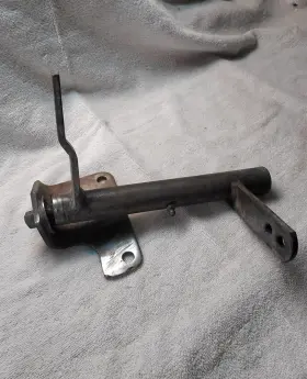 340607 Gmc 73-84 Squarebody Chevy Clutch Z Bar/w Frame Bracket