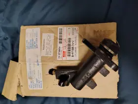 8-97188-414-2 Isuzu Clutch Slave Cylinder For1993-2004 Rodeo 3.2l V6 Missing Boot And Push Rod