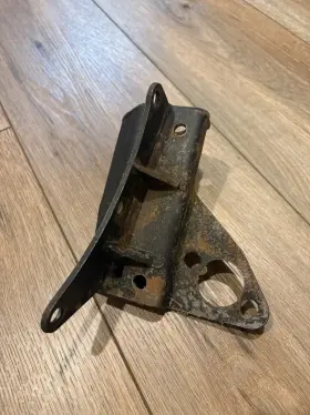 561242 Land Rover Series 2a Clutch Slave Cylinder Bracket - Support