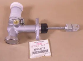Mr267829 Mitsubishi New Oem Clutch Master Cylinder Montero Pajero 1997-99 Sport