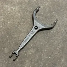 9011167110r Porsche 1965 911 912 Transmission Clutch Release Fork 901 116 711 0r Throw Out