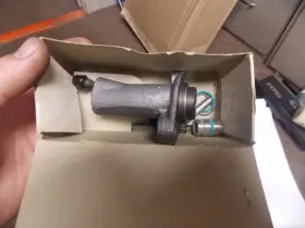 92833277509-looks Porsche 92833277509 928 Gt Clutch Cylinder Slave New-nos