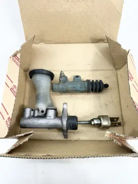 31410-35310 Toyota 3141035310 1996-2001 4runner Cylinder Clutch Master Assembly Used Oem