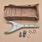 1939-1942 Pontiac Custom Deluxe Streamliner Torpedo Nors Wohlert Clutch Fork Kit. Fixed Price $65.00.